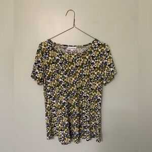 NorthStyle— womens medium short sleeve green floral blouse